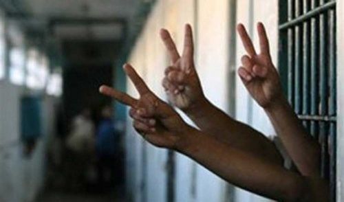 La grève des prisonniers palestiniens s’achève par la conclusion d’un accord avec l’occupation
